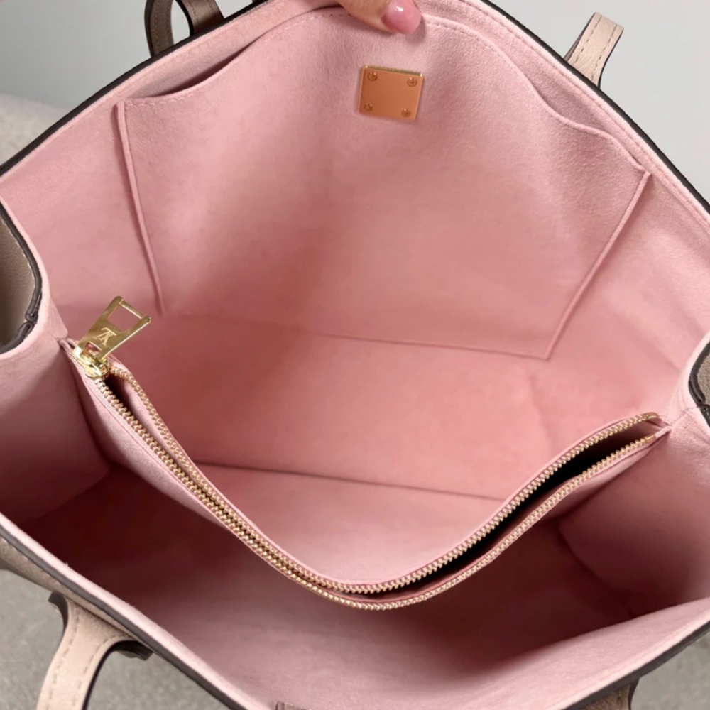 Authentic Pre-Owned Louis Vuitton Greige Grained Calfskin Lockme Shopper - Picture 15 of 16